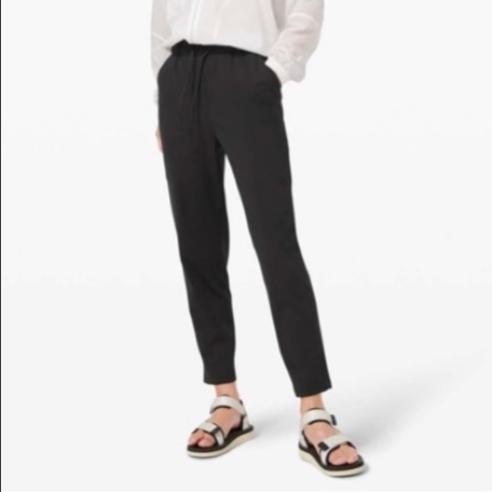 Lululemon joggers in very good pre owned condition